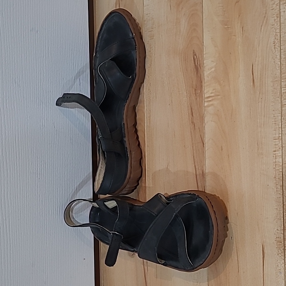 Bogs Women's Size 8 Black Sandals